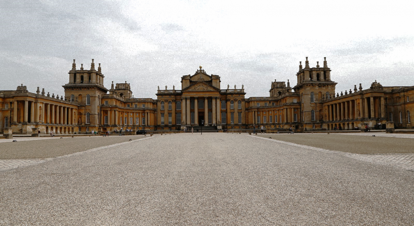 Little palace. Бленхеймский дворец. Blenheim Palace was the Home of Queen Anne. Бленем город.